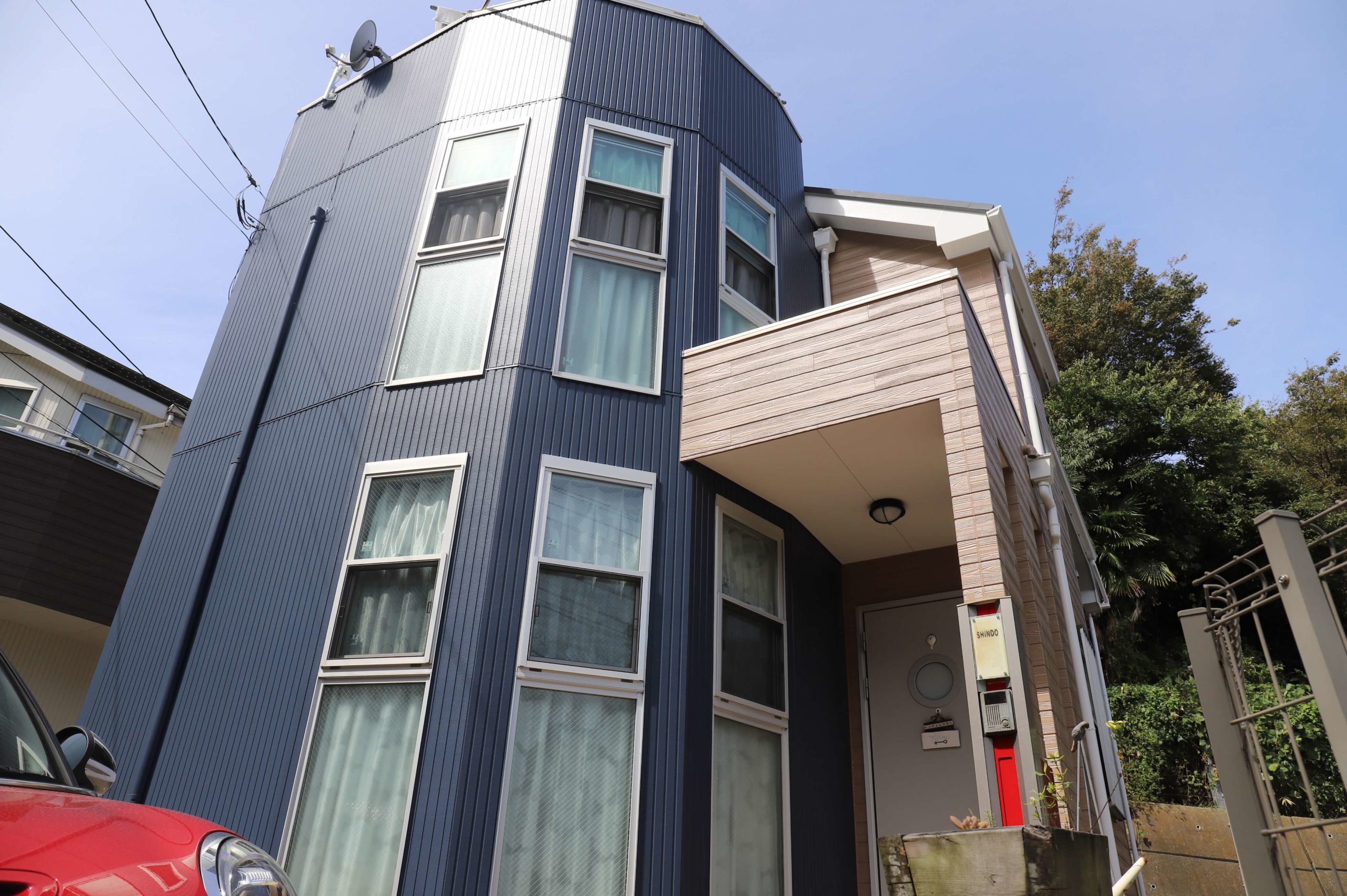 横浜市中区S様邸|外壁塗装|施工後|サイディング|外観|ネイビー＆シルバー色