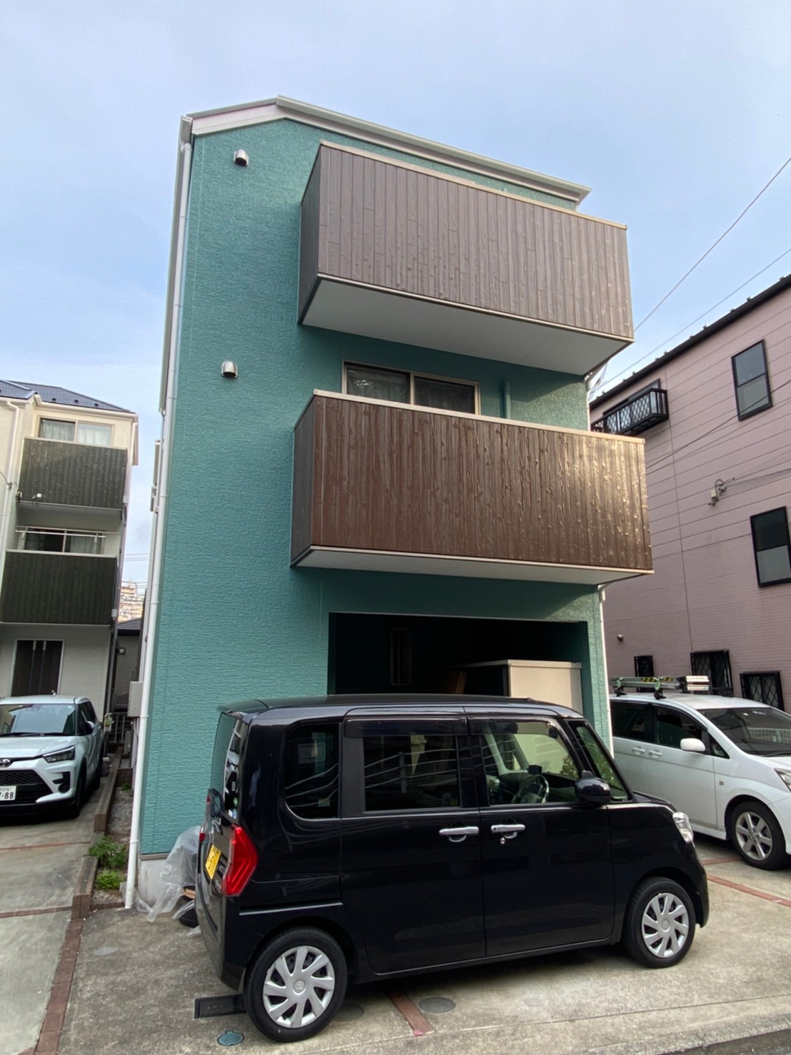 横浜市保土ヶ谷区M様邸|外壁塗装|施工後|サイディング|外観|緑＆茶色