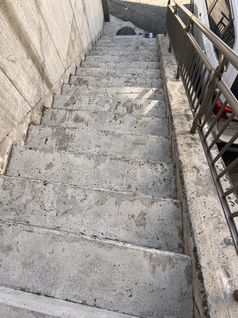外構階段タイル施工前の写真